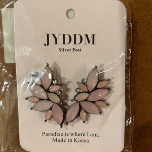 JYDDM Vintage design pierced Crystal Earrings.  Pink with silver post. N…